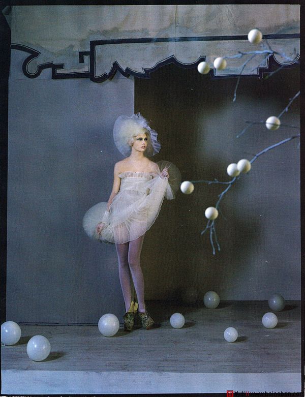 Vogue UK 2010年3月大片：China White-百衲本